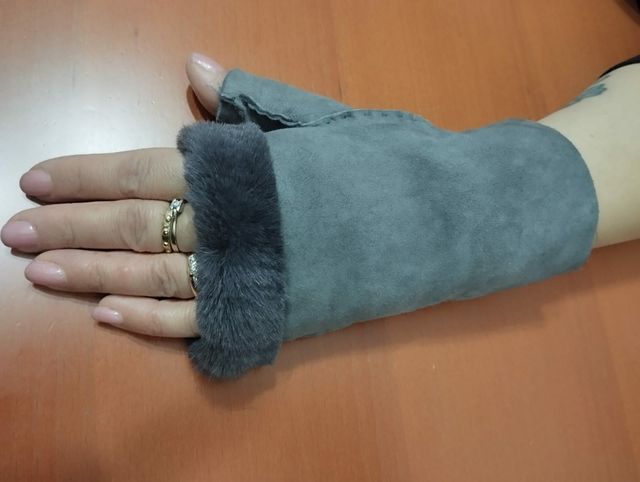 Guanto in montone shearling colore grigio scamosci