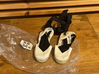 Manteletas bebé. REGALO ESPARDENYES.