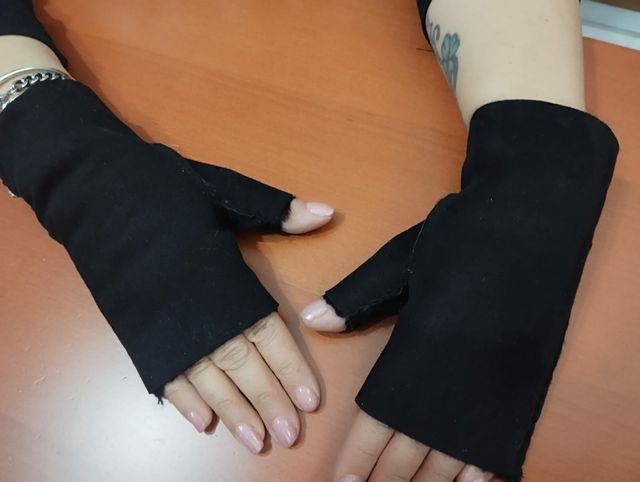 Guanto in montone shearling nero scamosciato