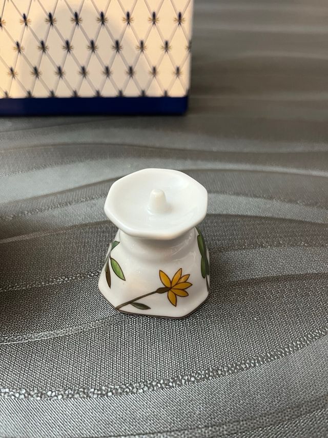 Huevo de pascua porcelana de St. Petersburgo