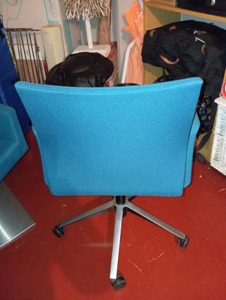 Sillas confidente y escritorio