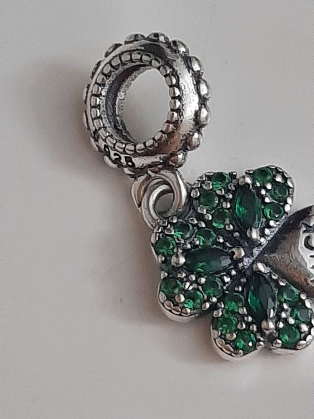 Charm trebol en plata de ley S 925.