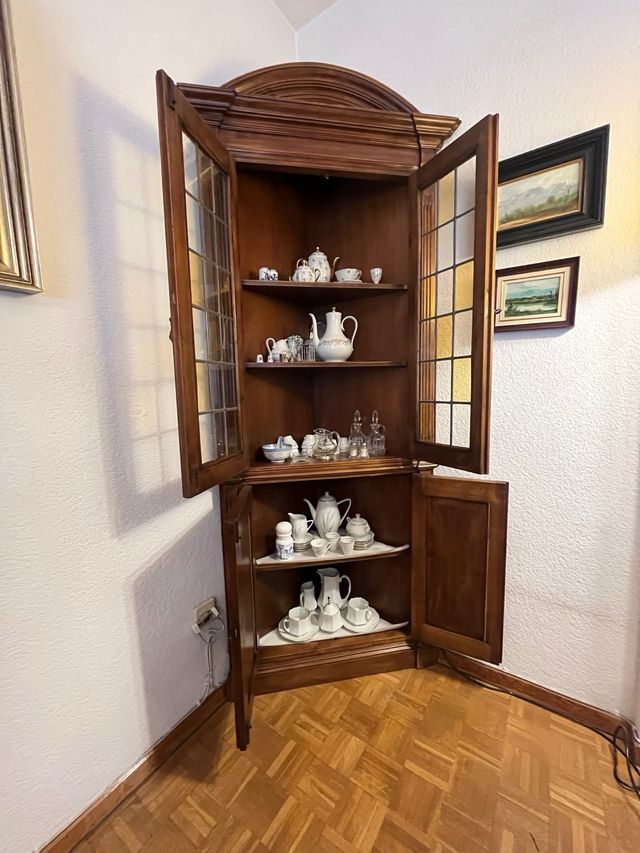 Rinconera Nogal de Valenti.