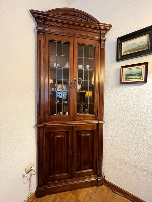 Rinconera Nogal de Valenti.