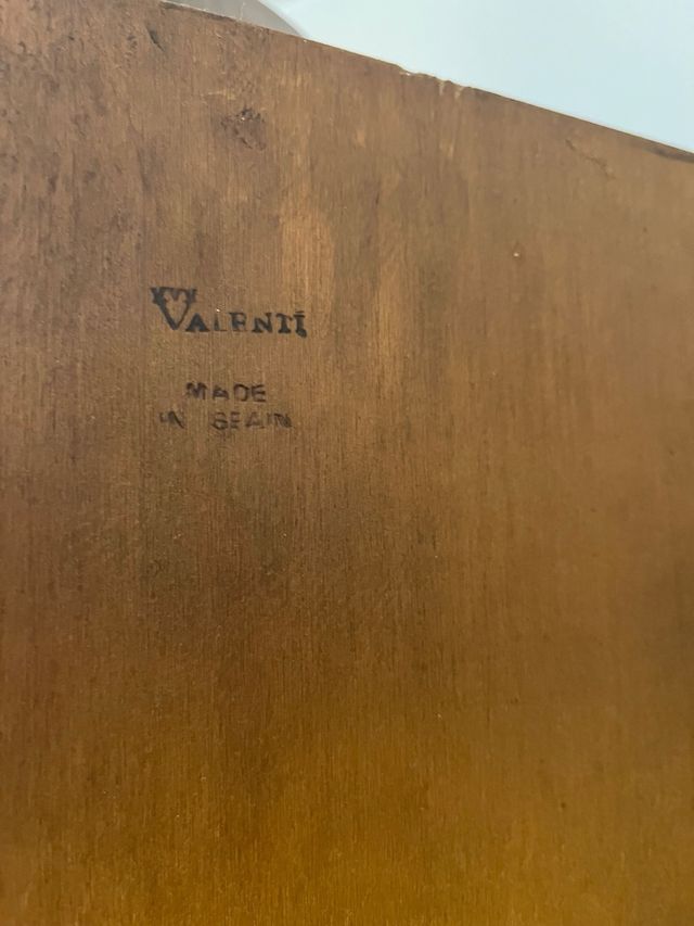 Rinconera Nogal de Valenti.