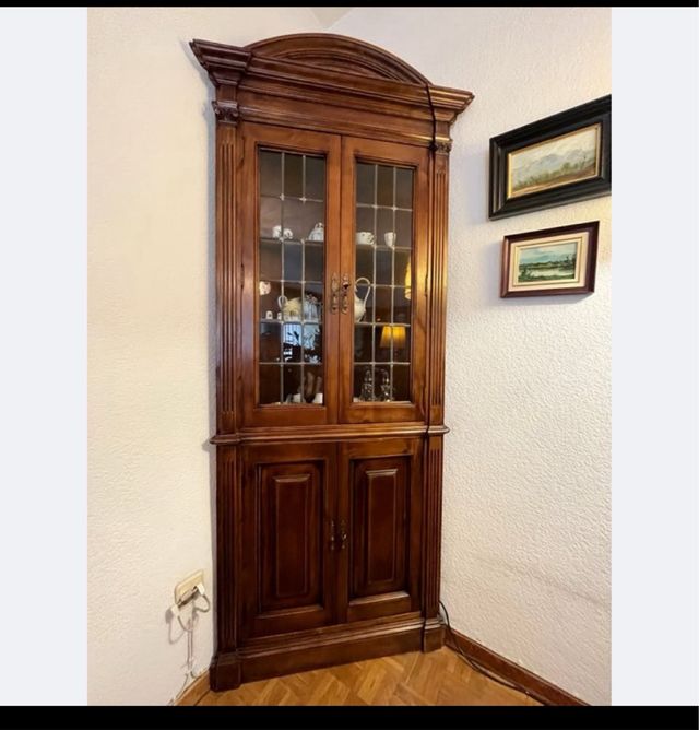 Rinconera Nogal de Valenti.