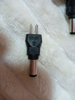 Cargador universal con adaptadores