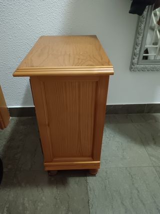 Vendo Mesita de noche y dos cabeceros