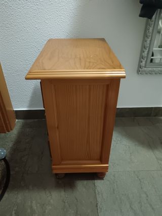 Vendo Mesita de noche y dos cabeceros