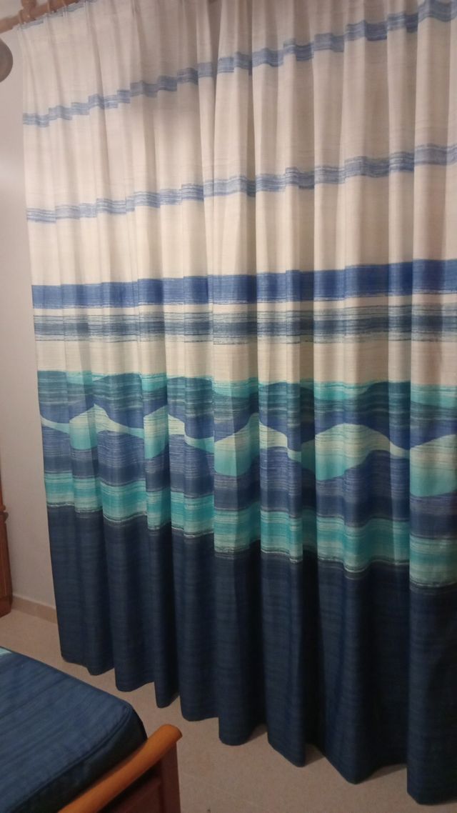 Colcha de 105cm  y cortinas a juego