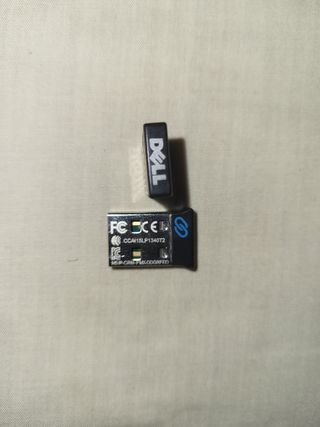 Ratón inhalambrico dell con dongle.