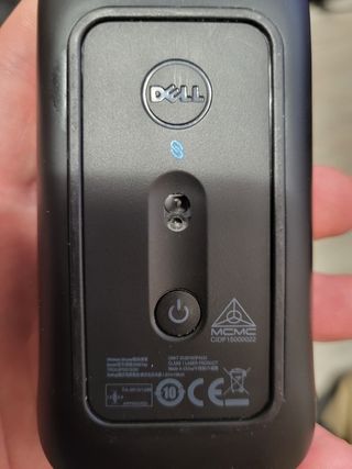 Ratón inhalambrico dell con dongle.