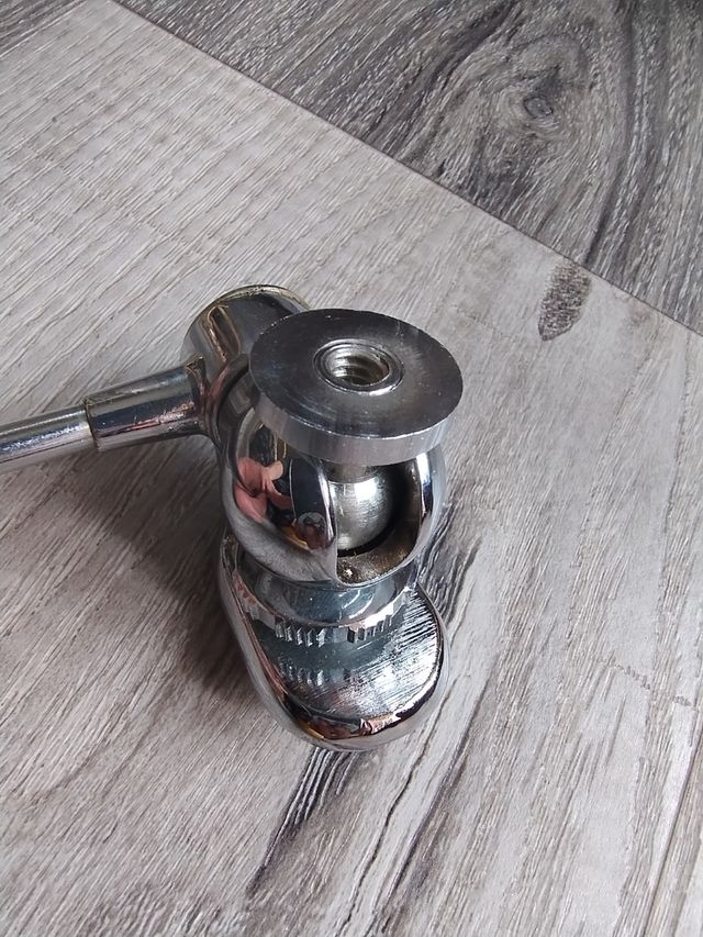 Testa per treppiede Lyon