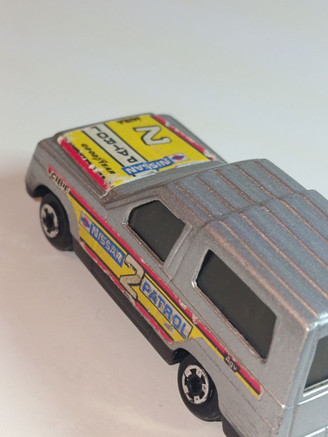 *NISSAN PATROL 1/64 MIRA