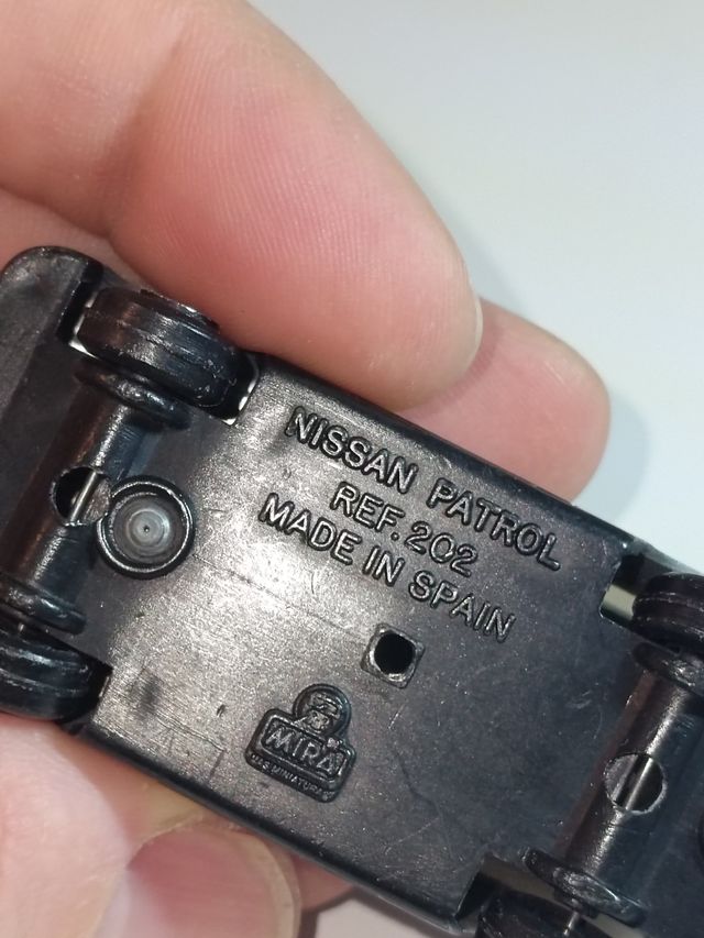 *NISSAN PATROL 1/64 MIRA