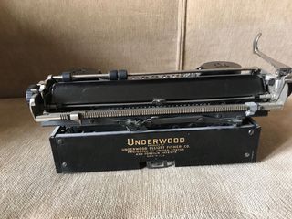 máquina escribir Underwood Universal