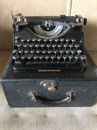 máquina escribir Underwood Universal