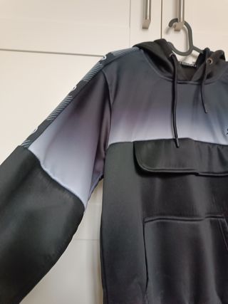 Sudadera Negra y Blanca