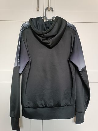 Sudadera Negra y Blanca