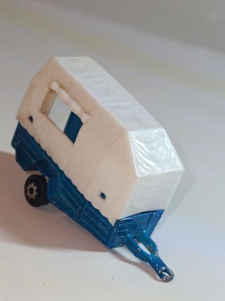 *REMOLQUE PARA CABALLOS MAJORETTE 1/64