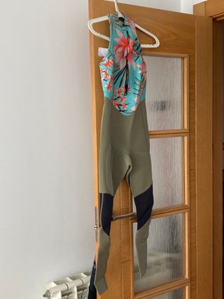 traje billabong 2 mm talla 4 chica