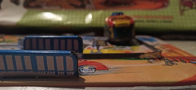 Gioco latta meccanico vintage