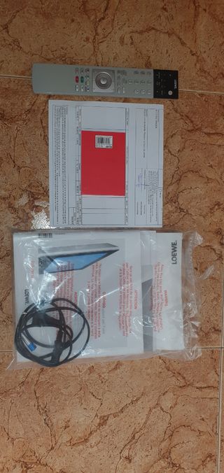 Televisor y mando LOEWE