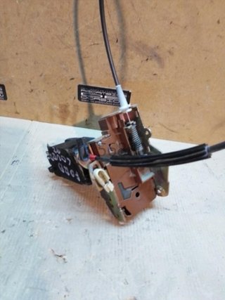 Cerradura puerta delantera derecha Ford Co h_56880