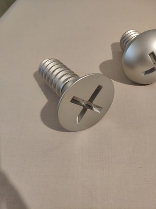 Perchas con formas de tornillo