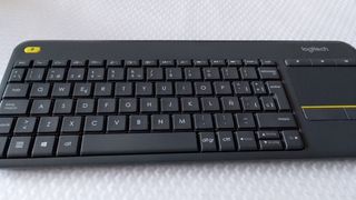Teclado inalámbrico LOGITECH K400 PLUS