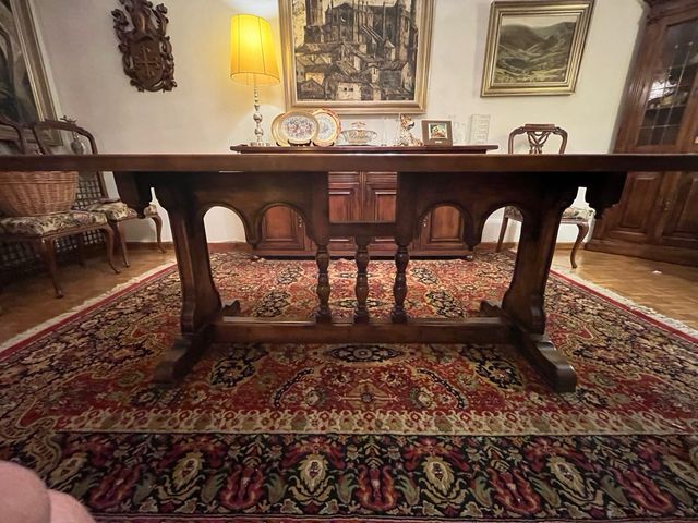 Mesa de comedor de Nogal de Valentí.