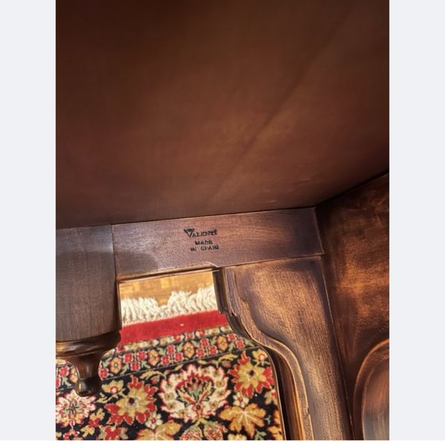 Mesa de comedor de Nogal de Valentí.