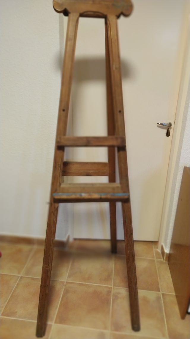 Caballete de pintor de madera rebajado