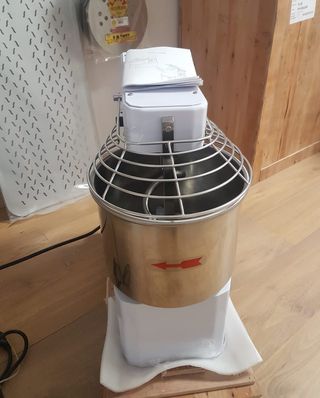 AMASADORA ESPIRAL Capacidad 10Lt.