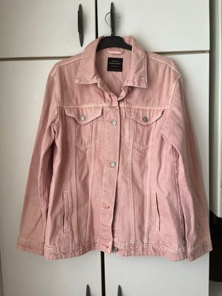 Cazadora vaquera rosa Stradivarius