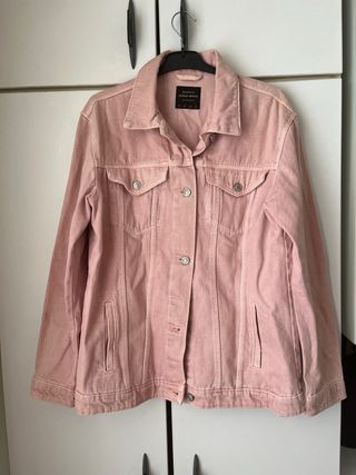 Cazadora vaquera rosa Stradivarius