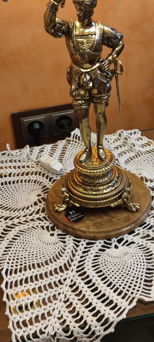 Dos Lámparas de sobremesa.