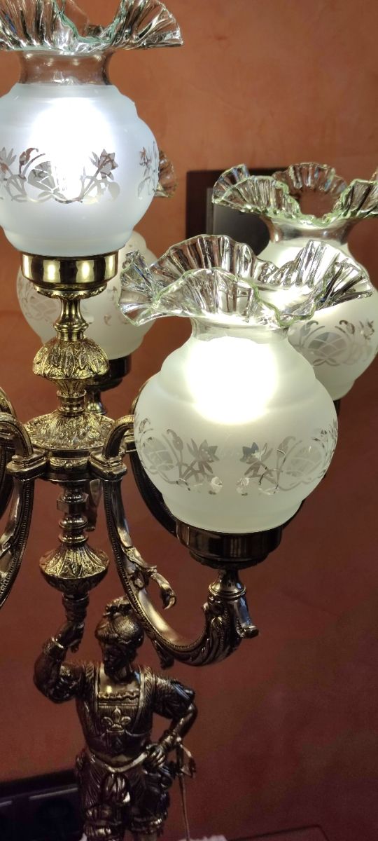 Dos Lámparas de sobremesa.