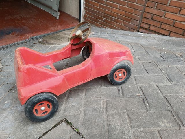 COCHECITO DE PEDALES ANTIGUO 