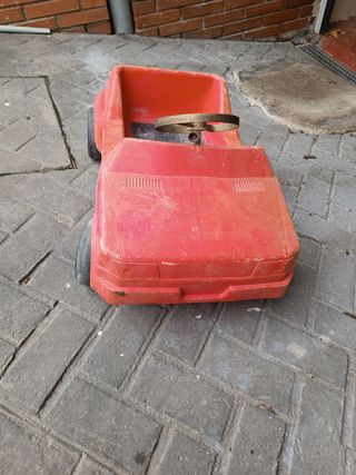 Vecchia auto a pedali