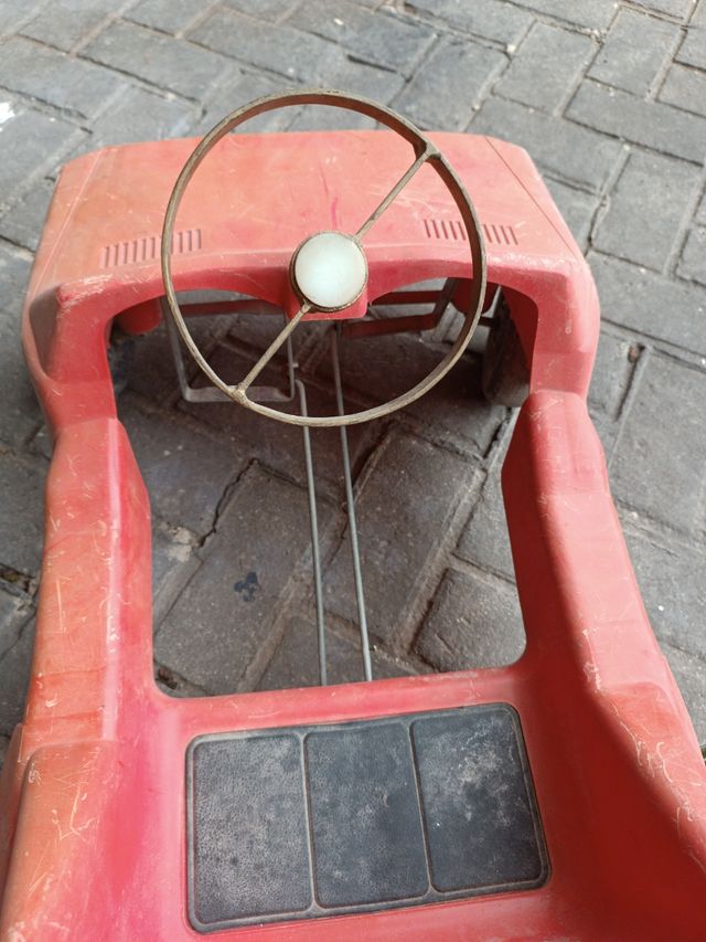 COCHECITO DE PEDALES ANTIGUO 