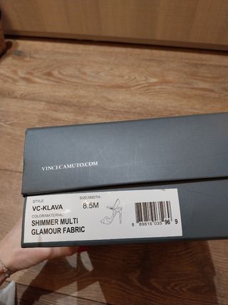 Sandalias plateadas Vince Camuto.38,5