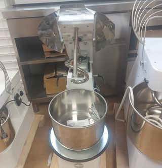 AMASADORA ESPIRAL DE 15L. MOVIL