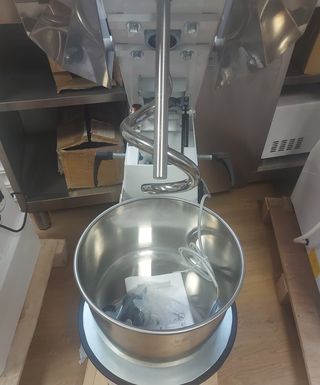 AMASADORA ESPIRAL DE 15L. MOVIL