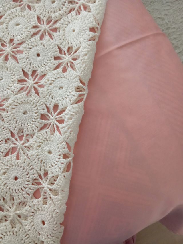 Colcha de ganchillo artesanal