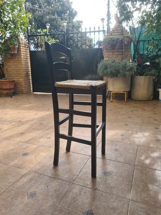 4 Taburetes o Silla Alta