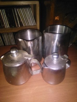 teteras y jarras de leche para hostelería