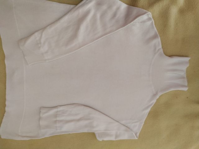 Suéter de cuello alto blanco de Zara, talla 8