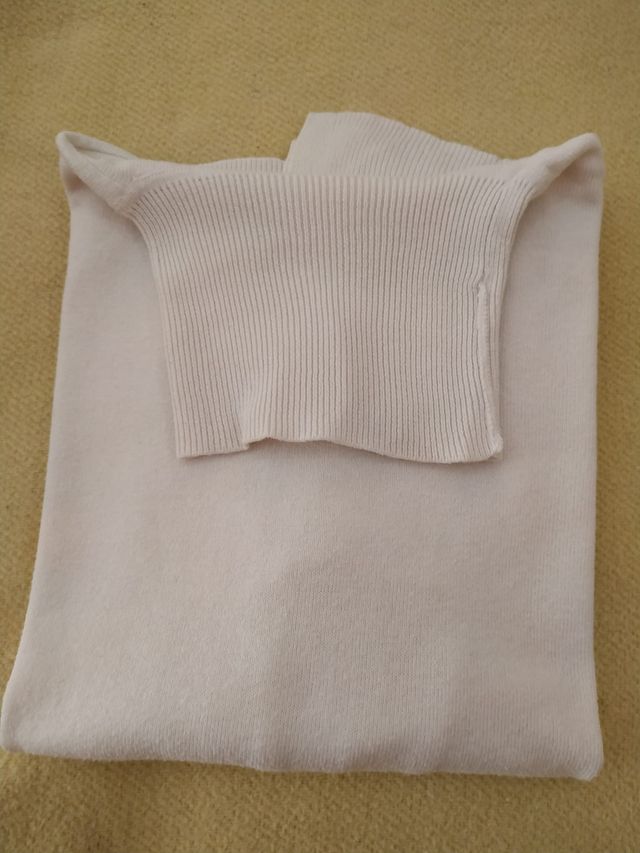 Suéter de cuello alto blanco de Zara, talla 8