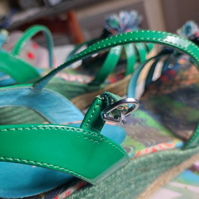 Sandali zeppa Desigual